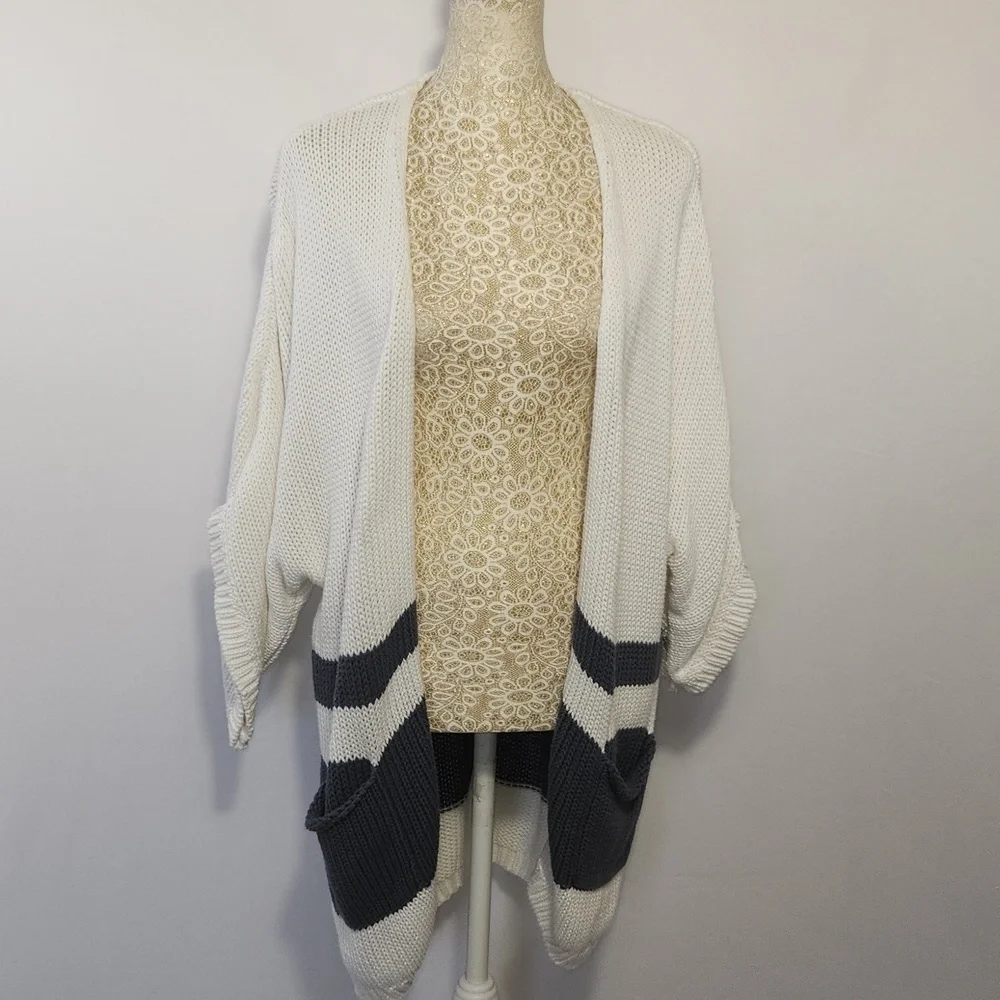 Fresh Produce Size XS/S White Grey Loose Knit Slouchy Front Pockets Cardigan